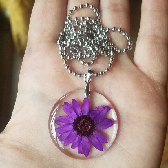 New Dried Purple & Pink Flower Necklace in Resin - Picture 8 of 8